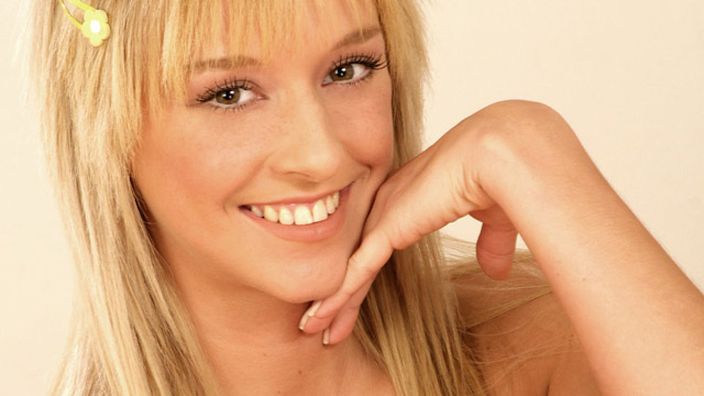 Irresistibly cute blonde Hannah strips and rubs her pussy